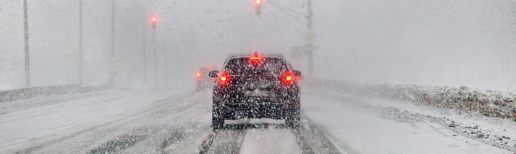 Vehicle Driving in Snowy Conditions with Best Car Oil for Winter